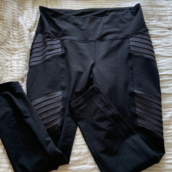 Elevate Legging - Picture 1 of 3